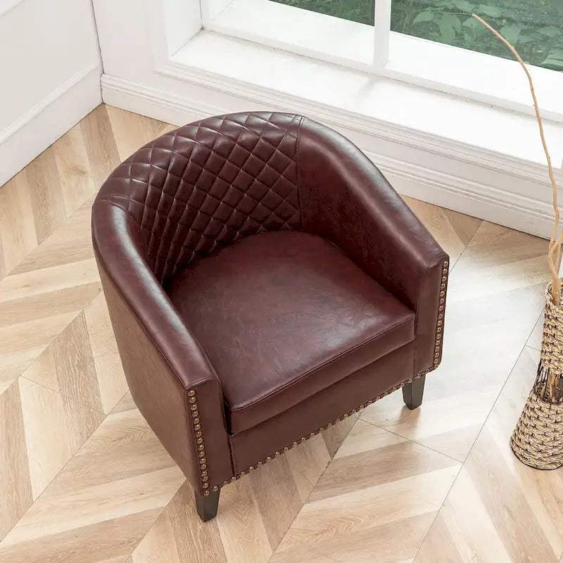 Fauteuil club en similicuir capitonné, avec clous décoratifs