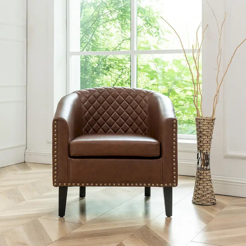 Fauteuil club en similicuir capitonné, avec clous décoratifs