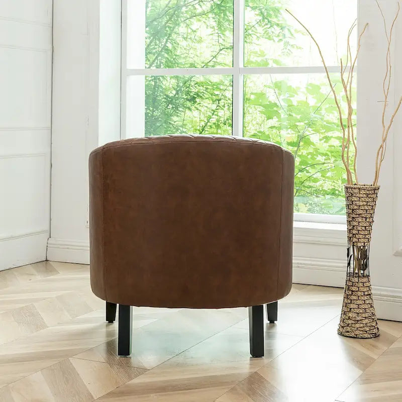 Fauteuil club en similicuir capitonné, avec clous décoratifs