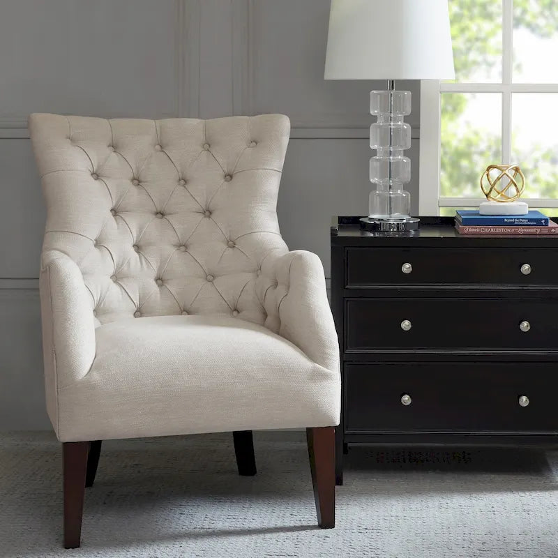 Fauteuil à dossier haut à chevrons et capitonnage.
