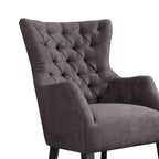 Fauteuil à dossier haut à chevrons et capitonnage.